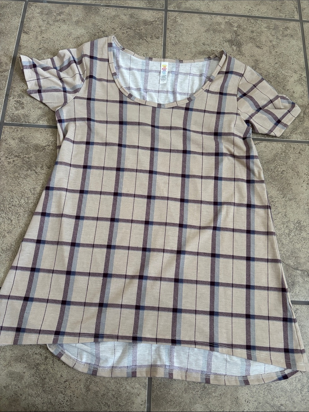 Lularoe Plaid “simply comfortable” Short Sleeve Top Size Small